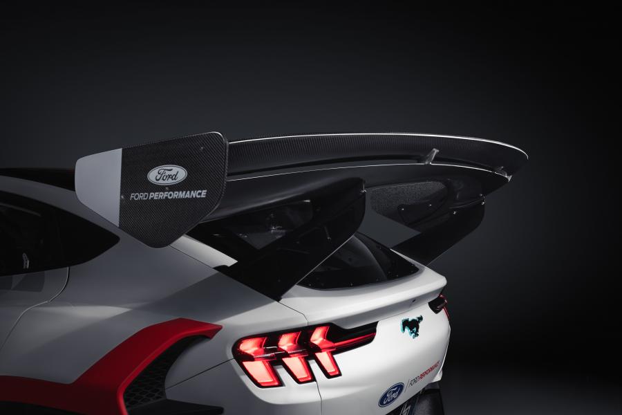 Детали экстерьера Ford Mustang Mach-E 1400 Prototype 2020 года  (фото 54 из 66)